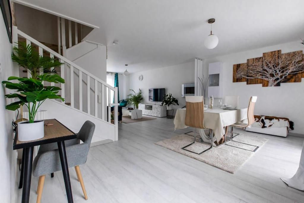 Forest Chic : Maison San Marina Apartment Parmain Екстериор снимка